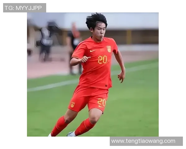 湖北U20男足载誉归汉,在银河机场被夹道欢迎